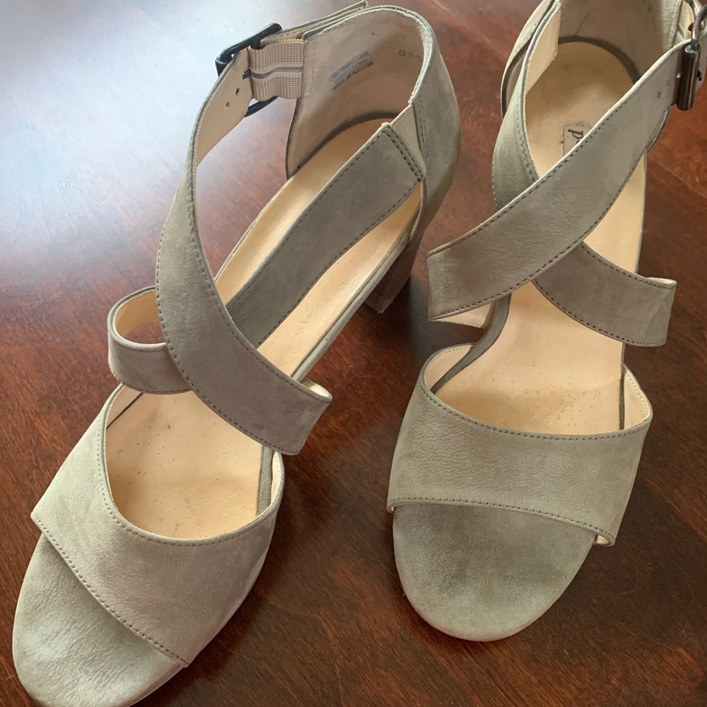 Paul Green Muchen Olive suede sandals. Size 10 US